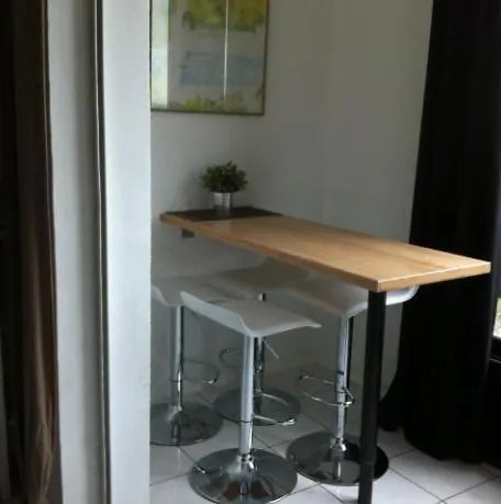 Les Pieds Dans L'eau...a Cyprien Apartment